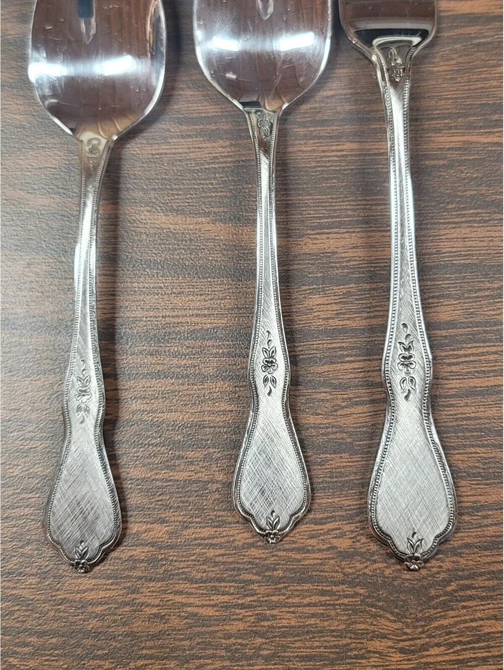 Oneida Stainless Steel Flatware Set - 2 Spoons and 1 Fork